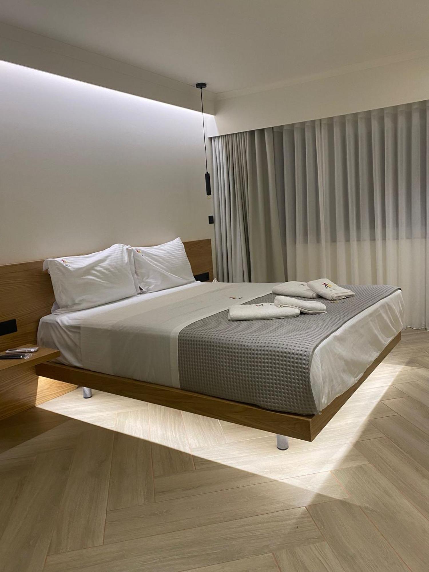 Triple A - Near Ermou Shopping Street - Family Hospitality - Free Parking! Aparthotel Athens Luaran gambar