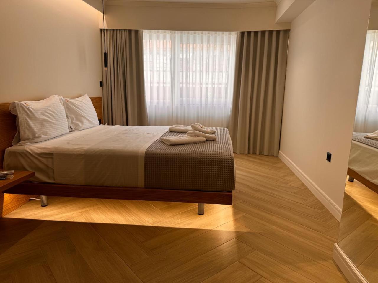 Triple A - Near Ermou Shopping Street - Family Hospitality - Free Parking! Aparthotel Athens Luaran gambar