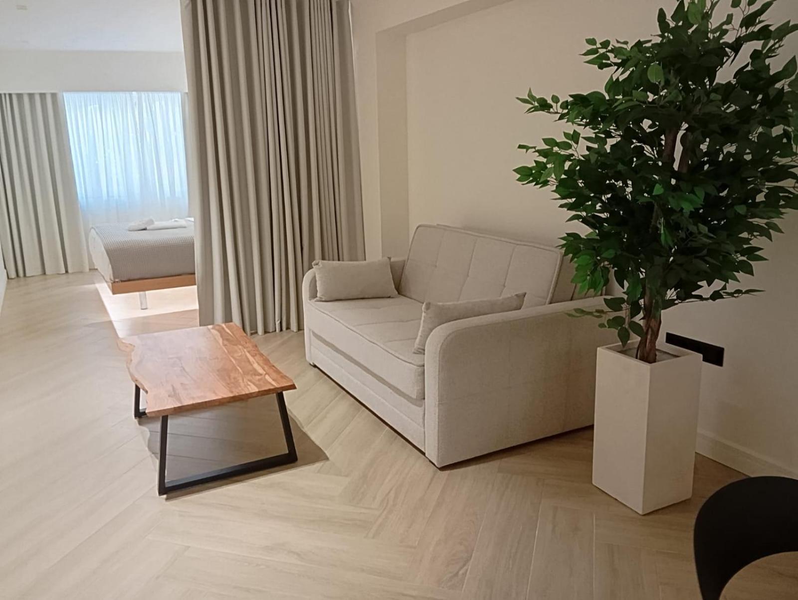 Triple A - Near Ermou Shopping Street - Family Hospitality - Free Parking! Aparthotel Athens Luaran gambar